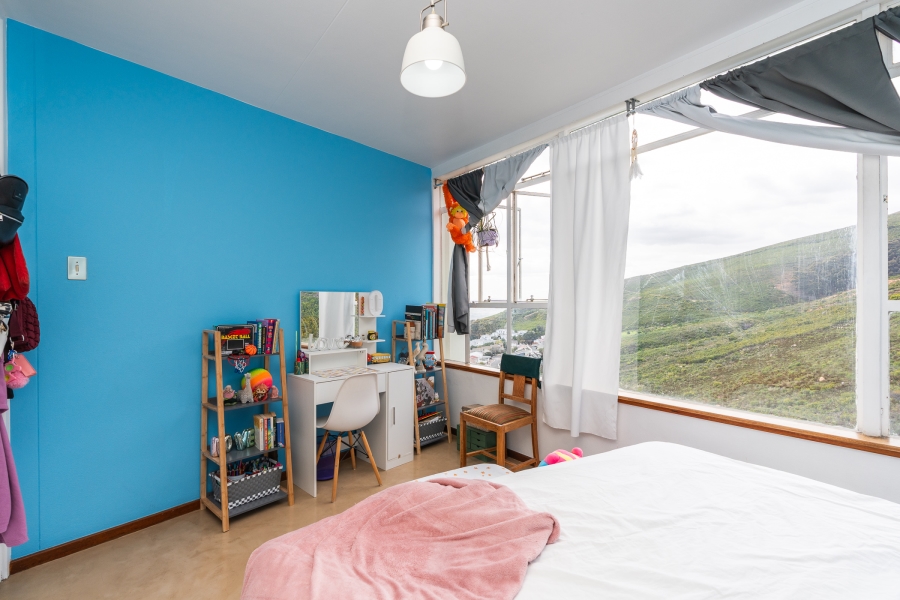 1 Bedroom Property for Sale in Vredehoek Western Cape